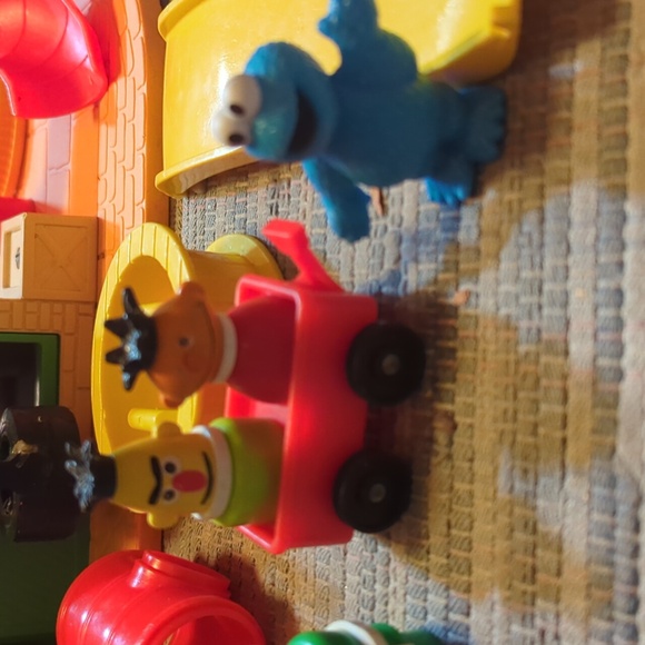 #11 Sesame Street Clubhouse #937, slide & figures, little people Fisher Price - Picture 3 of 16